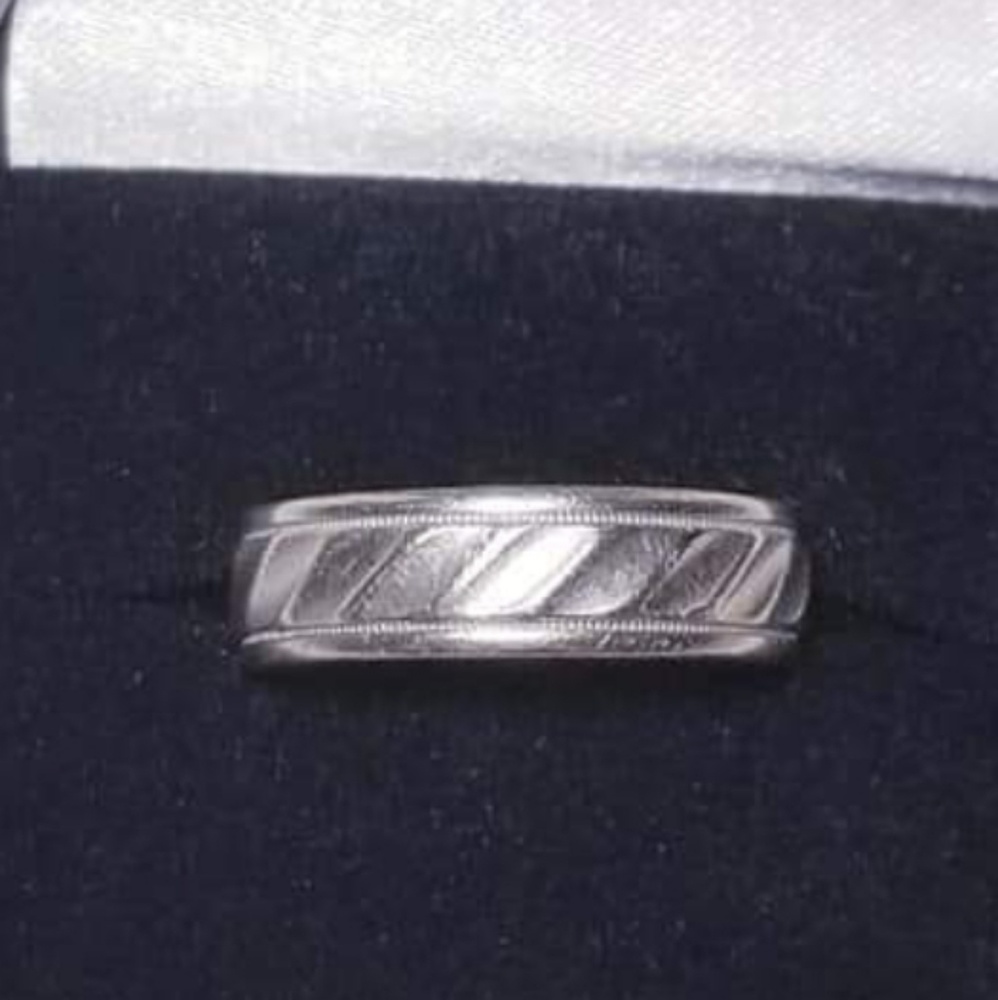 14k white gold wedding band ring size 7 1/2